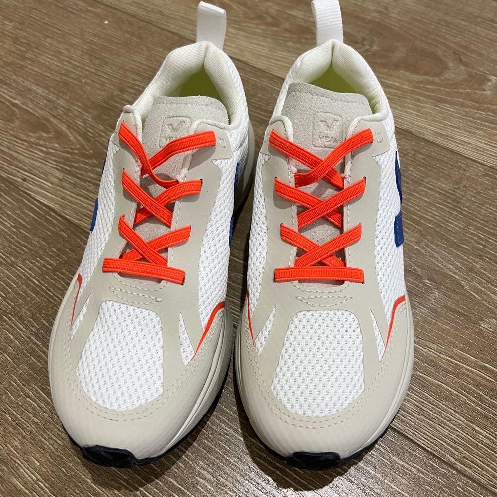 Kids veja canary sneaker size 3
